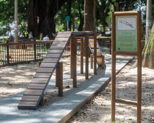 Alcaldía de Medellín avanza como Ecociudad con el uso de madera plástica reciclada en parques infantiles y ecoparques